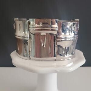 Chico's Wide Stretch‎ Bracelet Silver Tone Statement Piece Strong Elastic